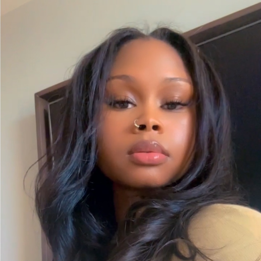 Meet your Posher, Anissa